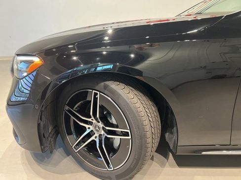 Used 2025 Mercedes-Benz E 350 4MATIC Sedan image 12