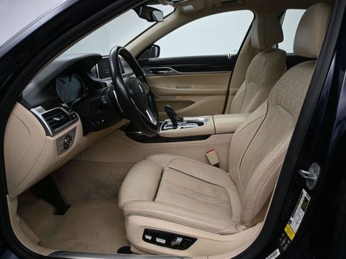 Used 2018 BMW 750i xDrive image 11