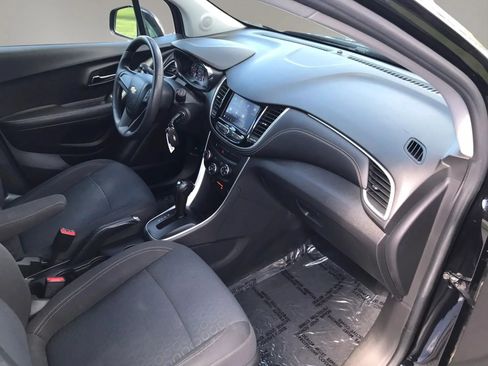 Used 2020 Chevrolet Trax LS FWD image 37