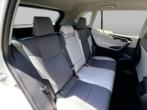Used 2021 Toyota RAV4 XLE FWD image 20