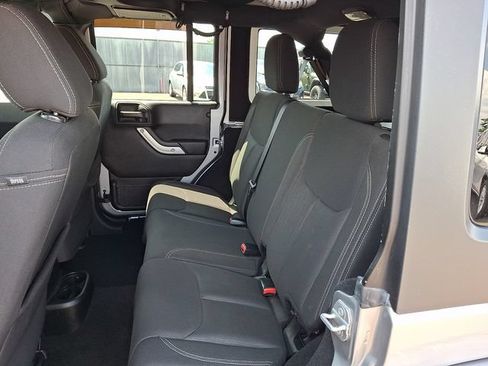 Used 2017 Jeep Wrangler Unlimited Sahara w/ Dual Top Group AWD/4WD image 10