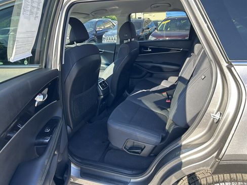 Used 2018 Kia Sorento AWD image 10