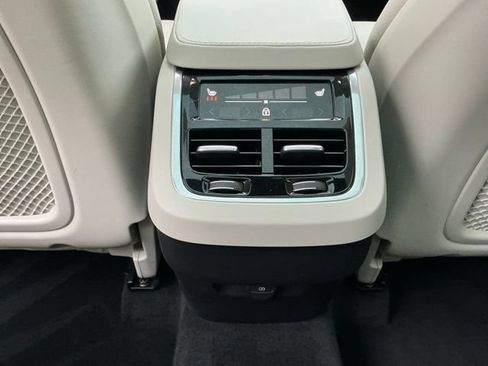 Certified 2023 Volvo XC90 B5 Core w/ Protection Package Premier AWD/4WD image 32