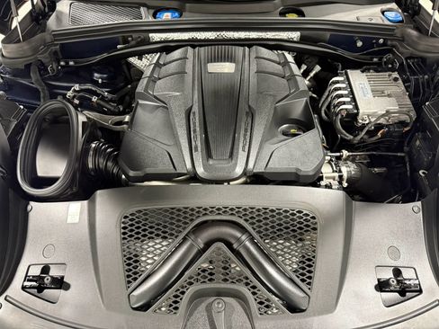 Used 2020 Porsche Macan Turbo image 78
