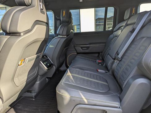 Used 2025 Rivian R1S Adventure image 37