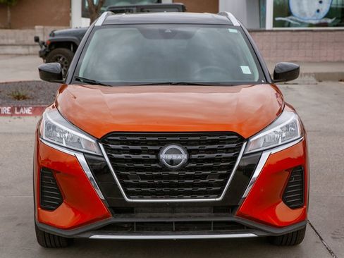 Used 2024 Nissan Kicks SV image 3