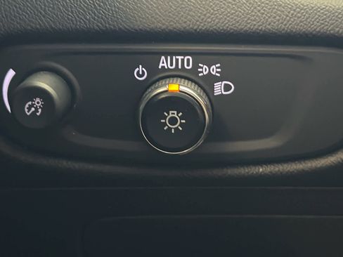 Used 2021 Chevrolet Malibu LT FWD image 38