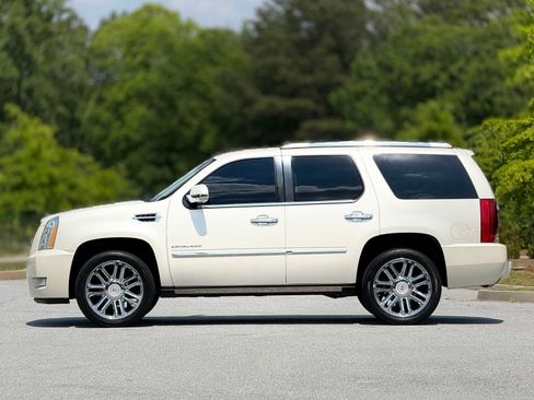Used 2013 Cadillac Escalade Platinum RWD image 9