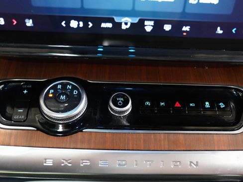 Used 2025 Ford Expedition King Ranch AWD/4WD image 32