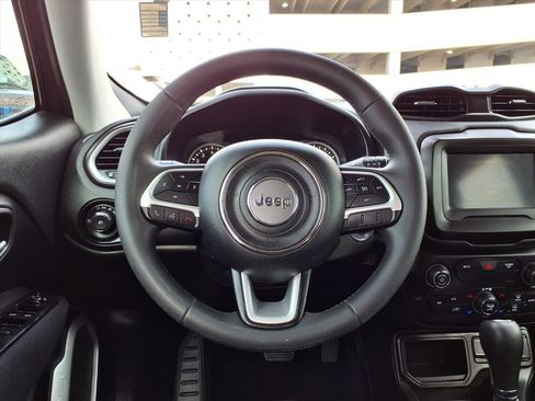 Used 2018 Jeep Renegade Latitude w/ Popular Equipment Group image 12