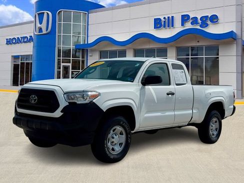 Used 2022 Toyota Tacoma SR RWD image 2