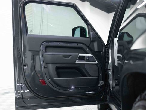 Used 2023 Land Rover Defender 90 SE AWD/4WD image 35