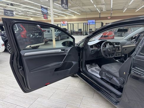 Used 2015 Volkswagen Golf S image 13