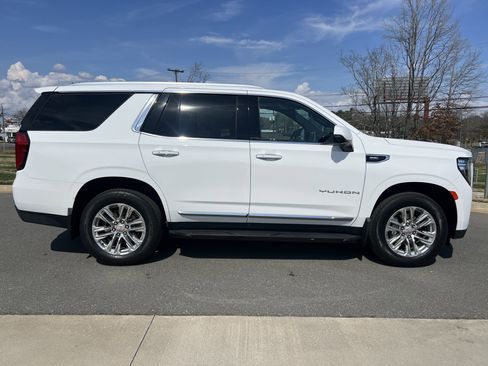 Used 2021 GMC Yukon SLT w/ SLT Luxury Plus Package image 8
