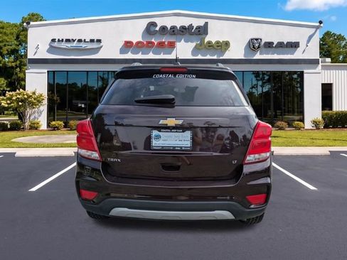 Used 2020 Chevrolet Trax LT w/ LT Convenience Package FWD image 5