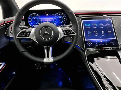 Used 2026 Mercedes-Benz EQE 320 4MATIC Sedan image 4