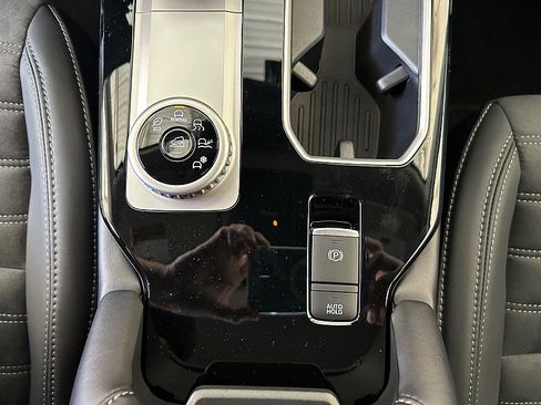 New 2025 Mitsubishi Outlander SE image 21