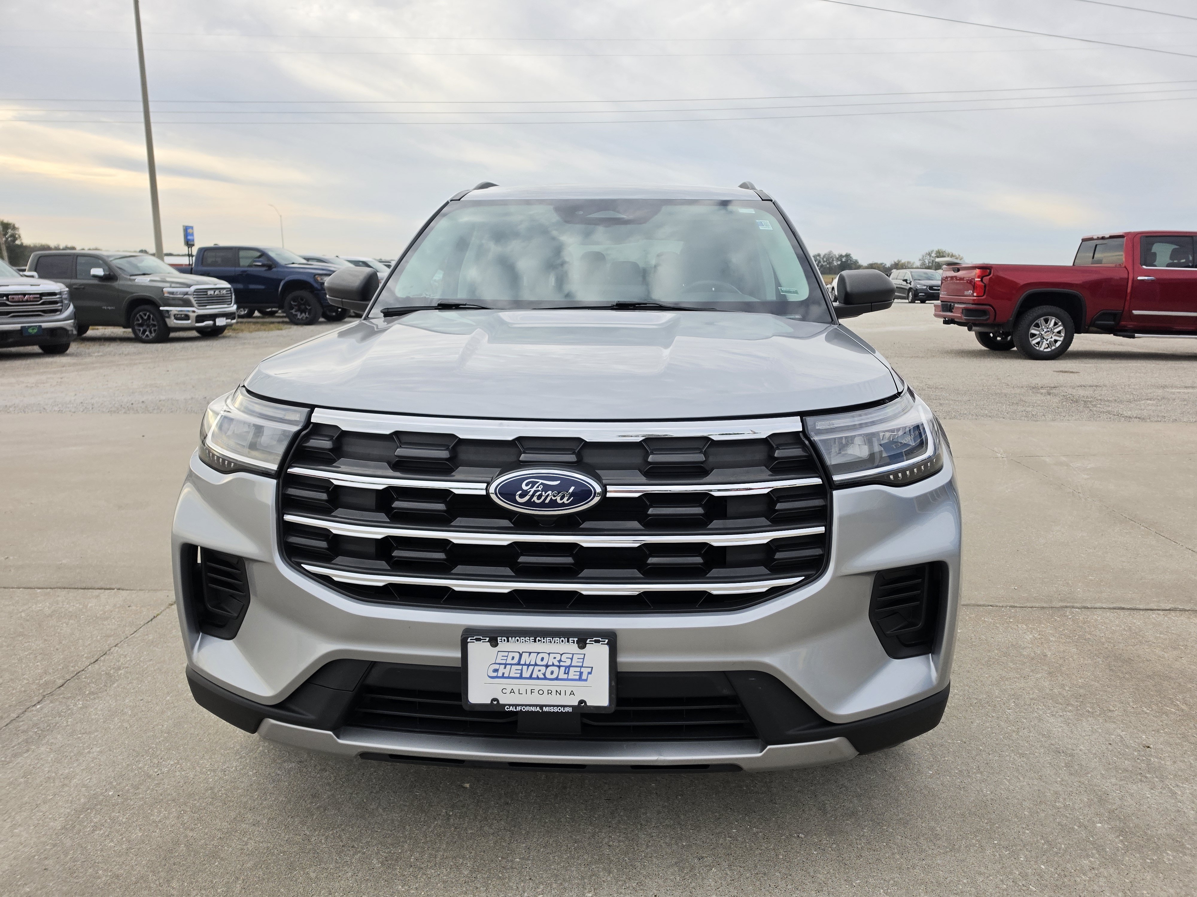 Used 2025 Ford Explorer Active AWD/4WD image 8