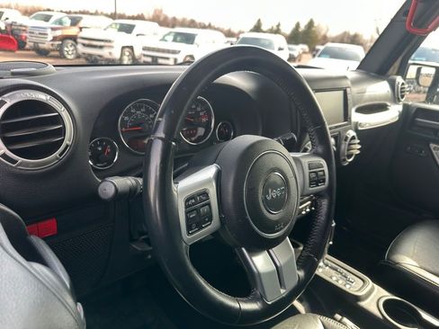 Used 2016 Jeep Wrangler Unlimited Rubicon image 2