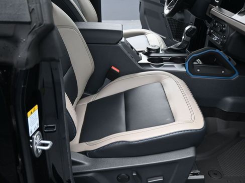 Used 2024 Ford Bronco Wildtrak image 33