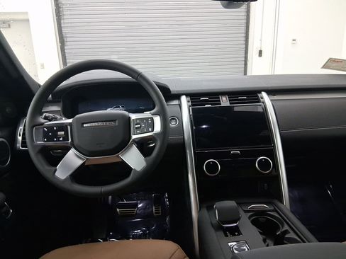 New 2026 Land Rover Discovery Limited Edition image 4