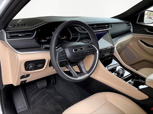 Used 2023 Jeep Grand Cherokee L Limited image 16