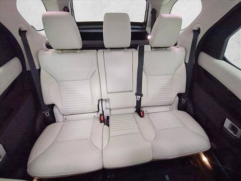 Certified 2026 Land Rover Discovery S AWD/4WD image 23