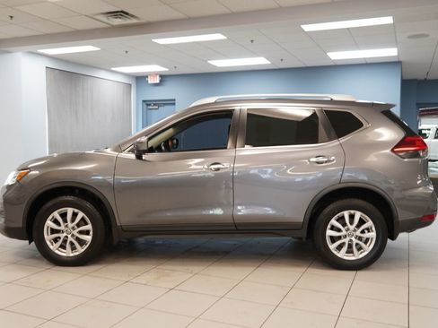 Used 2017 Nissan Rogue SV w/ SV Premium Package AWD/4WD image 2