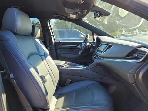 Used 2022 Buick Enclave Essence image 31