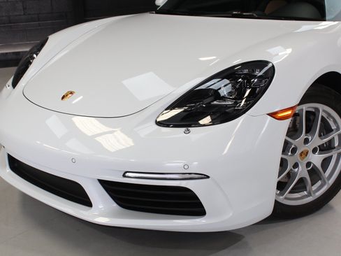 Used 2021 Porsche 718 Boxster w/ Premium Package RWD image 11