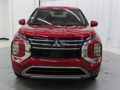 New 2025 Mitsubishi Outlander SE image 8