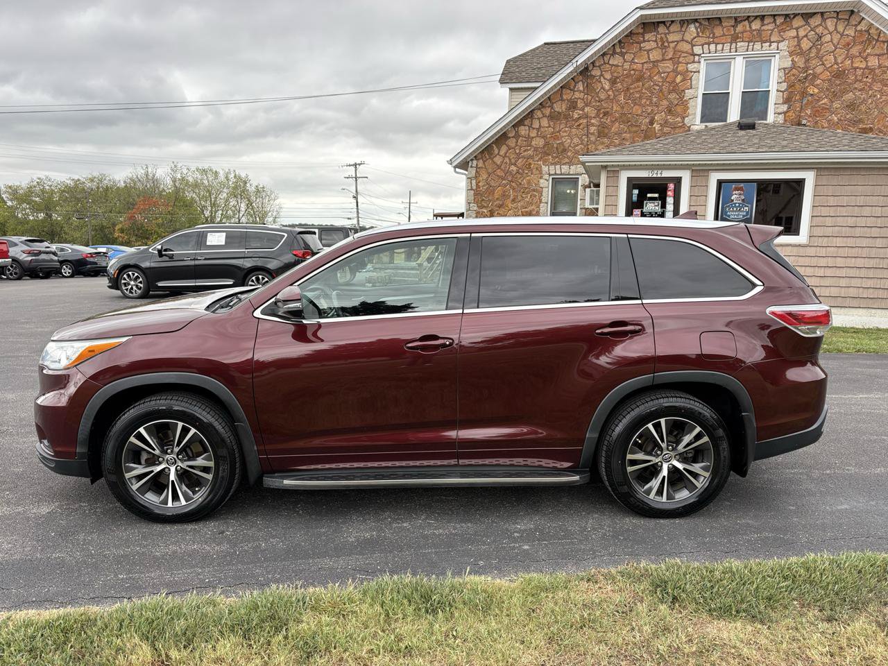 Used 2016 Toyota Highlander XLE AWD/4WD image 2