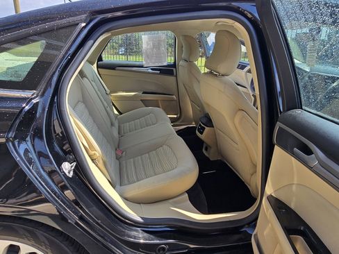Used 2016 Ford Fusion SE image 17