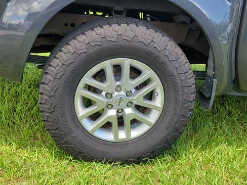 Used 2015 Nissan Frontier SV RWD image 5