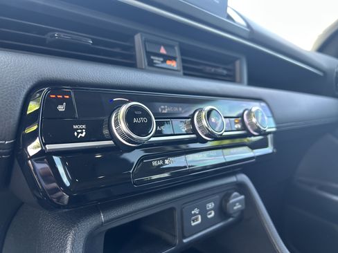 Used 2023 Honda Pilot Touring image 25