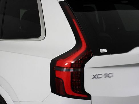 Certified 2025 Volvo XC90 B6 Plus w/ Protection Package Premier image 18