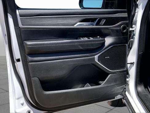Used 2024 Jeep Wagoneer Series II w/ Flexible Seating Group RWD image 22