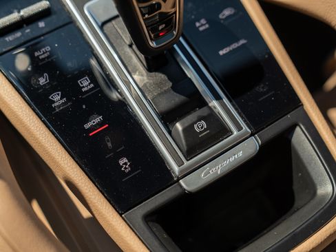 Certified 2022 Porsche Cayenne AWD/4WD image 19
