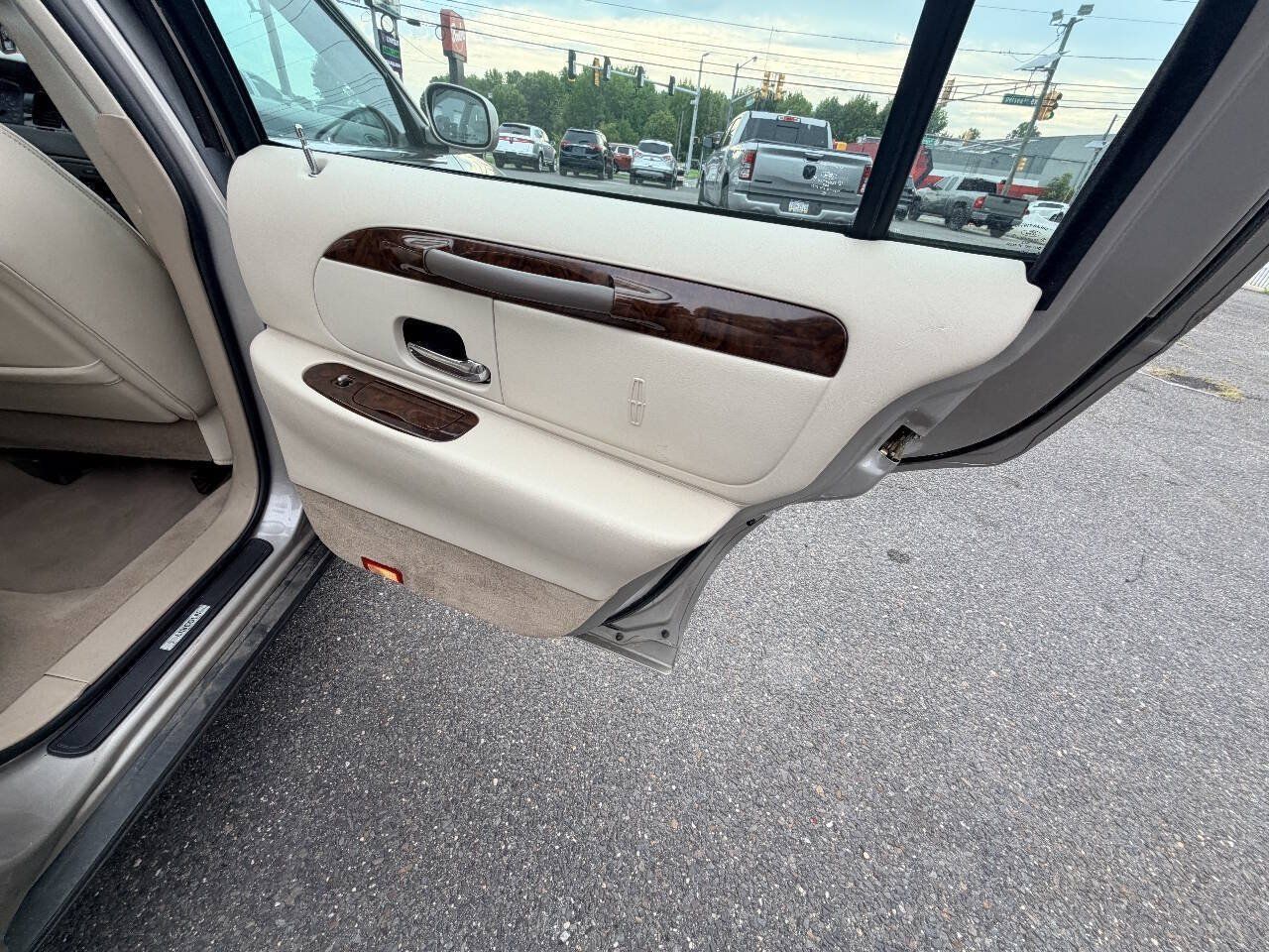 Used 1999 Lincoln Town Car Signature RWD image 67