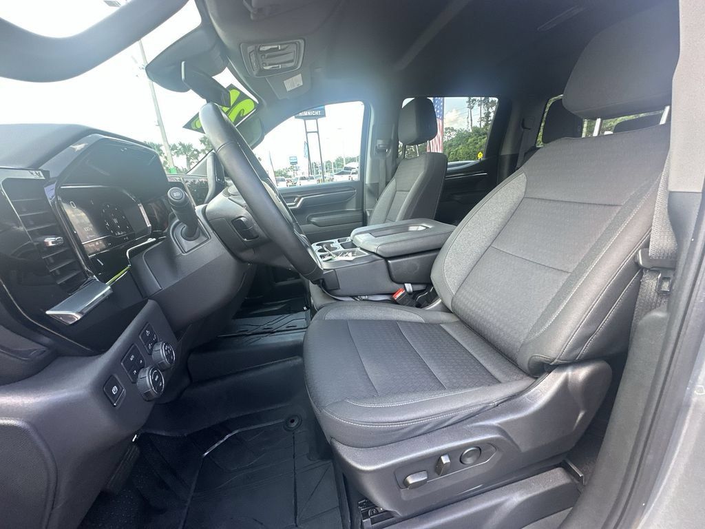 Used 2024 Chevrolet Silverado 1500 RST AWD/4WD image 19