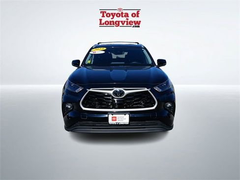 Certified 2023 Toyota Highlander XLE image 3