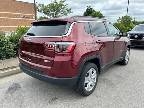 Used 2022 Jeep Compass Latitude w/ Convenience Group AWD/4WD image 3