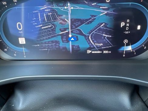 Certified 2025 Volvo XC40 B5 Plus AWD/4WD image 23