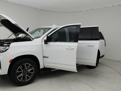 Used 2021 Chevrolet Suburban LT w/ Luxury Package RWD image 10