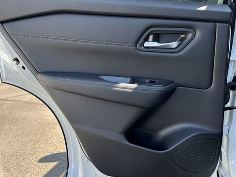 New 2025 Nissan Rogue SL w/ Tech Package image 24