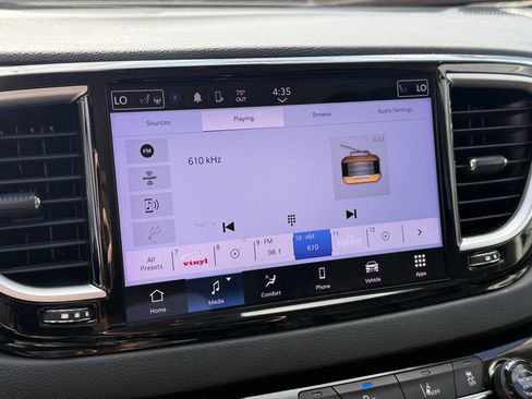 Used 2023 Chrysler Pacifica Touring-L image 20