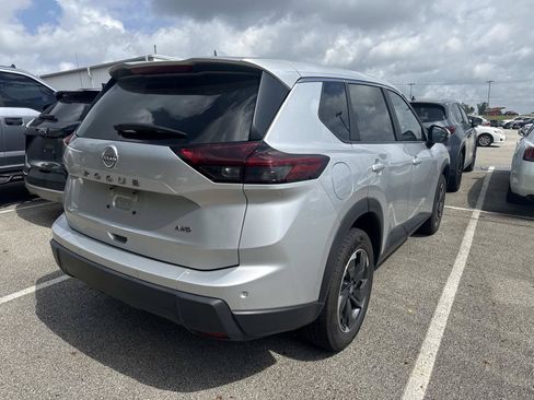 Used 2025 Nissan Rogue SV AWD/4WD image 4