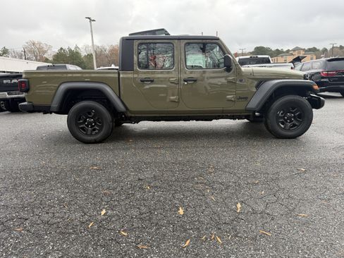 New 2026 Jeep Gladiator Sport AWD/4WD image 9