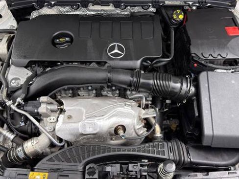 Used 2023 Mercedes-Benz GLB 250 w/ Premium Package image 37