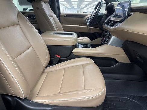 Used 2021 Chevrolet Tahoe Premier w/ Premium Package image 11